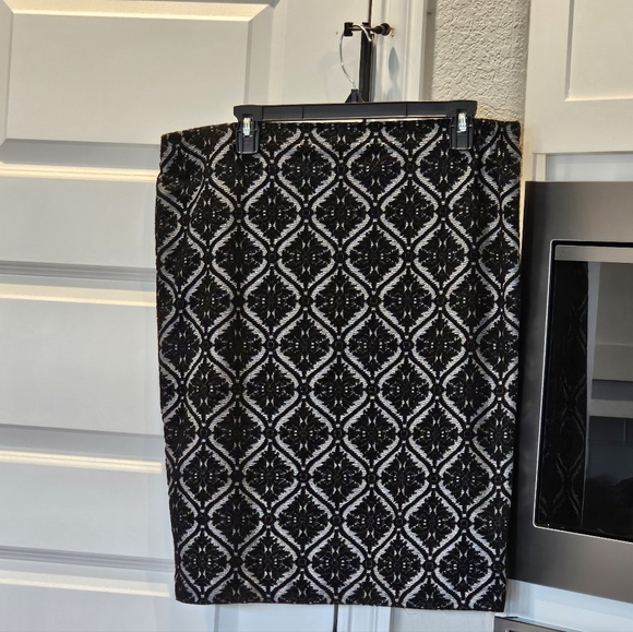 APT 9 Geometric Print Super Stretch Midi Pencil Skirt Size Large - Picture 1 of 9